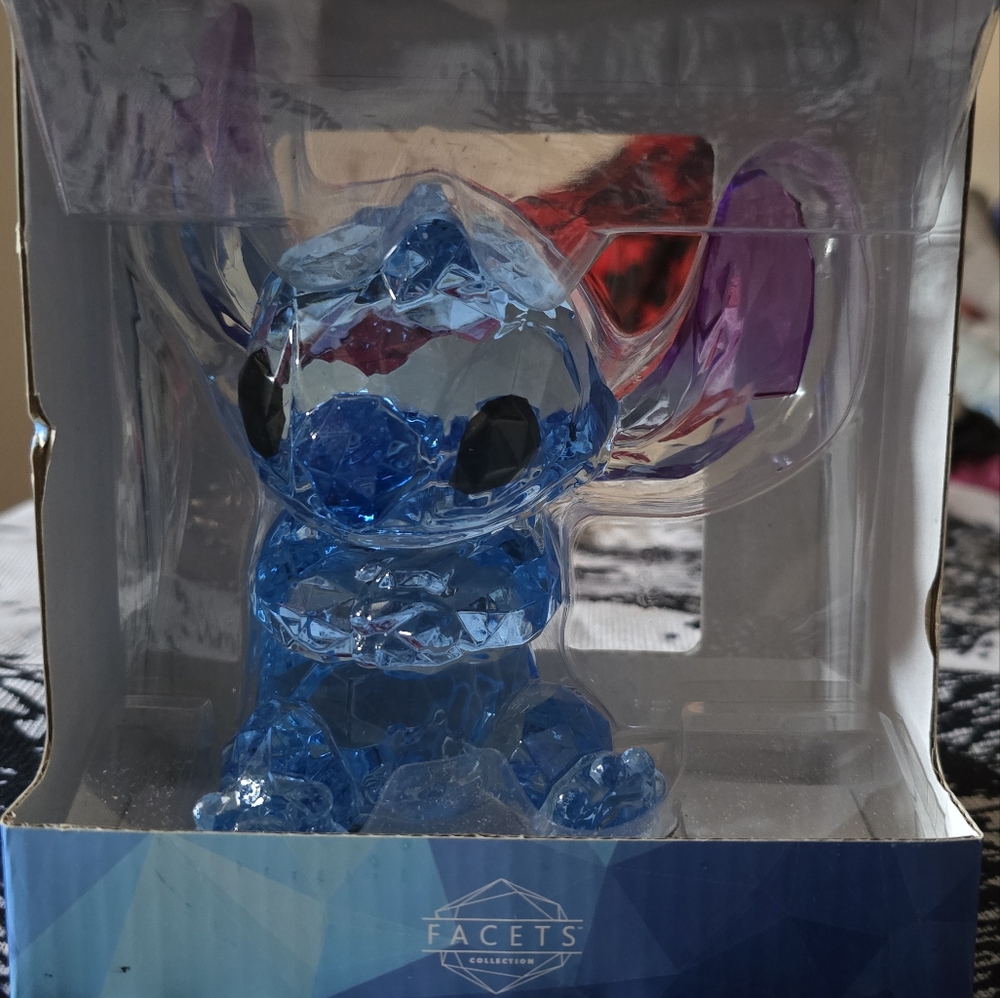 Disney Facets Stitch figurine
